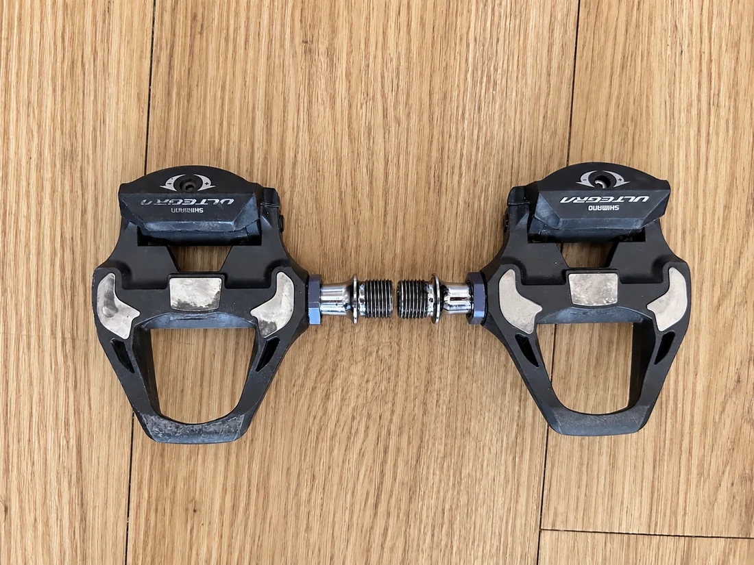 Dva pedály Shimano Ultegra s prodlouženými osami
